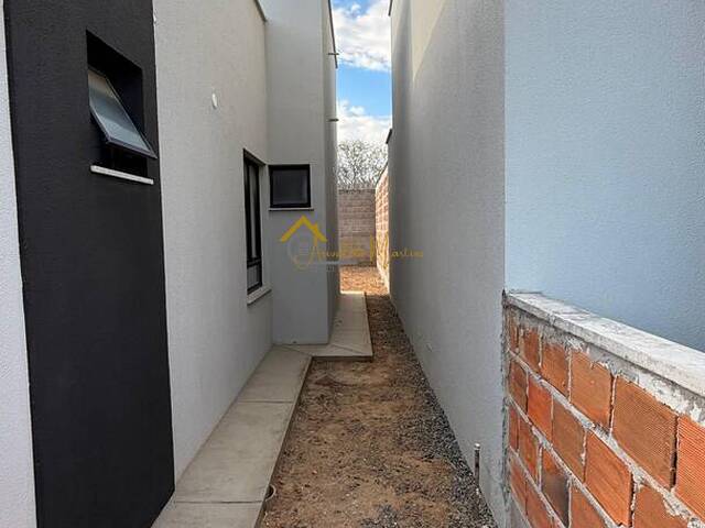 Casa para Venda em Feira de Santana - 2