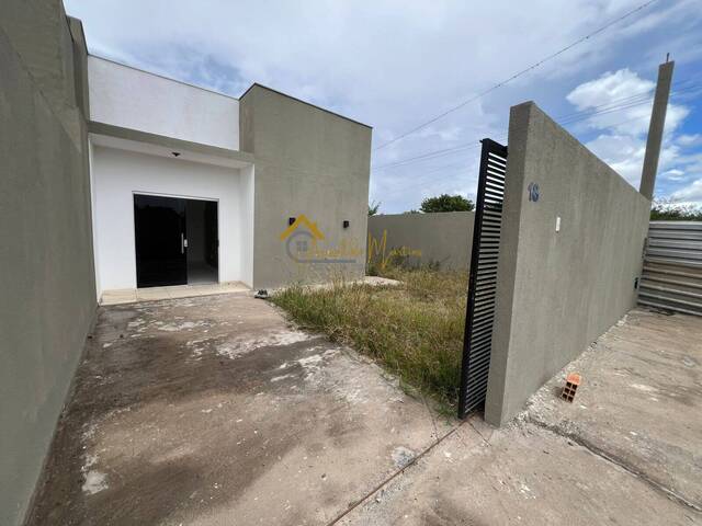 Casa para Venda em Feira de Santana - 2